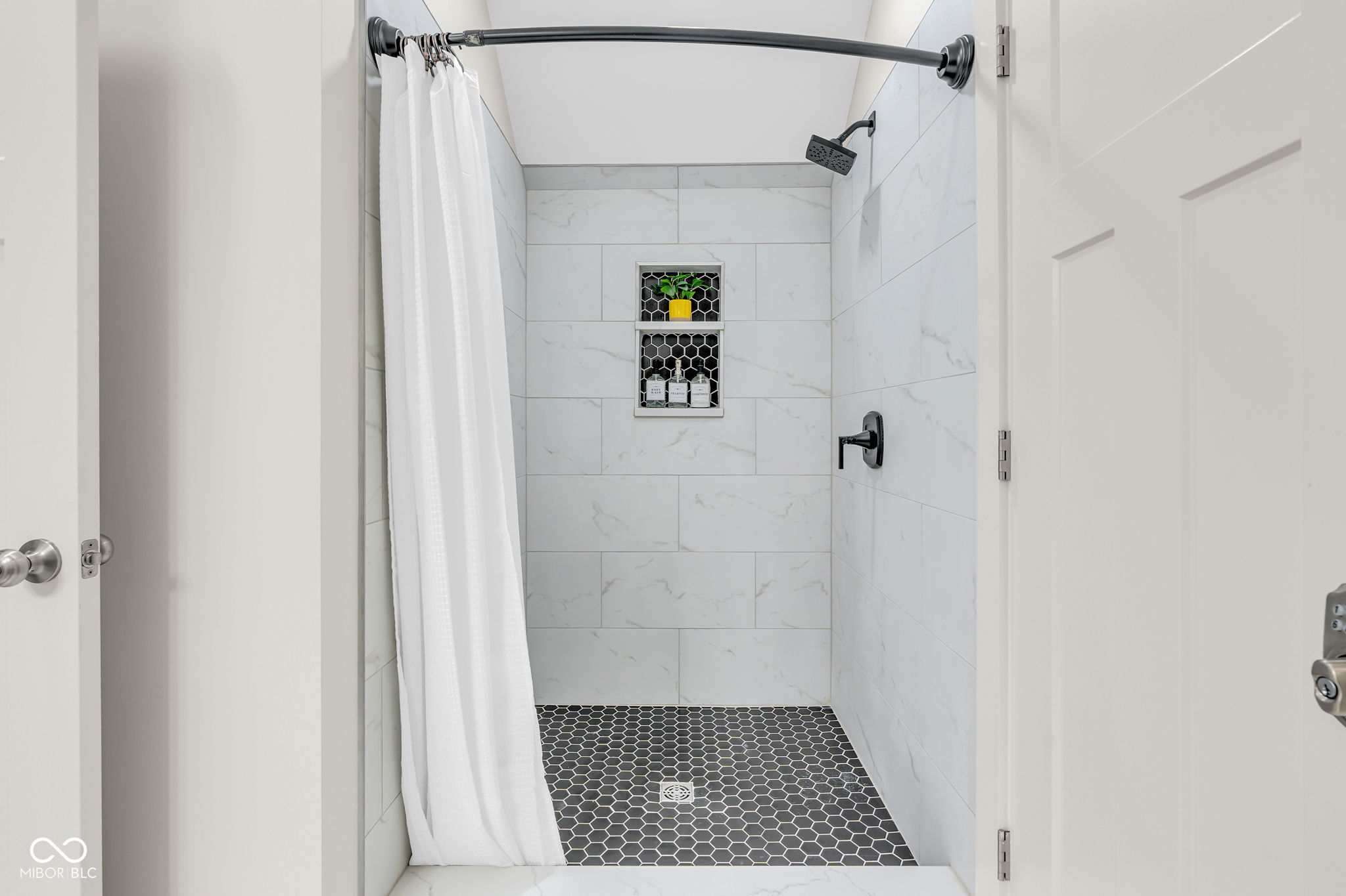 1502 Bates Street Indianapolis, IN 46201 - Photo 27 of 40