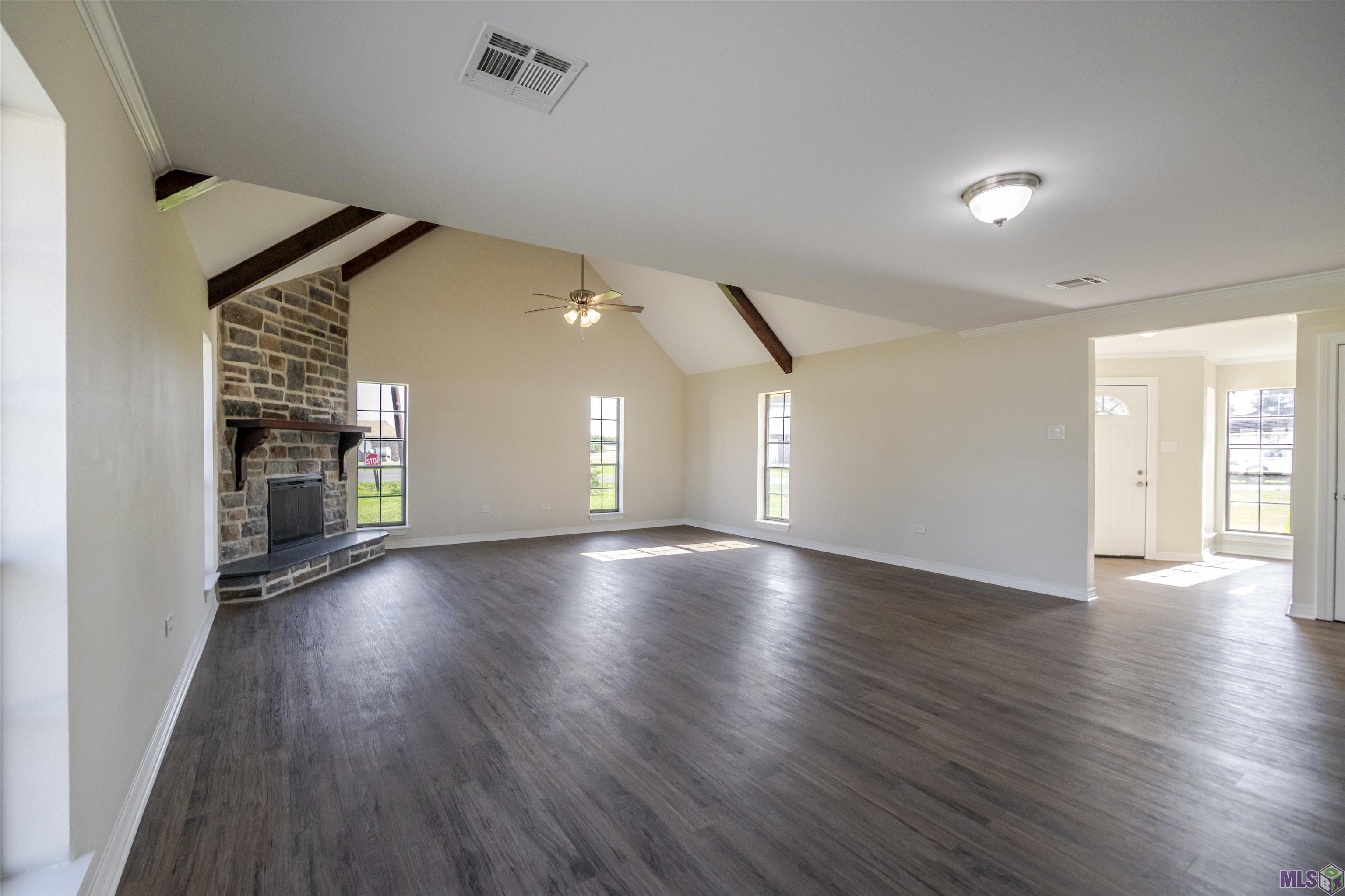 277 East 89th Street Cut Off, LA 70345 - Photo 4 of 29 Living Area View 2