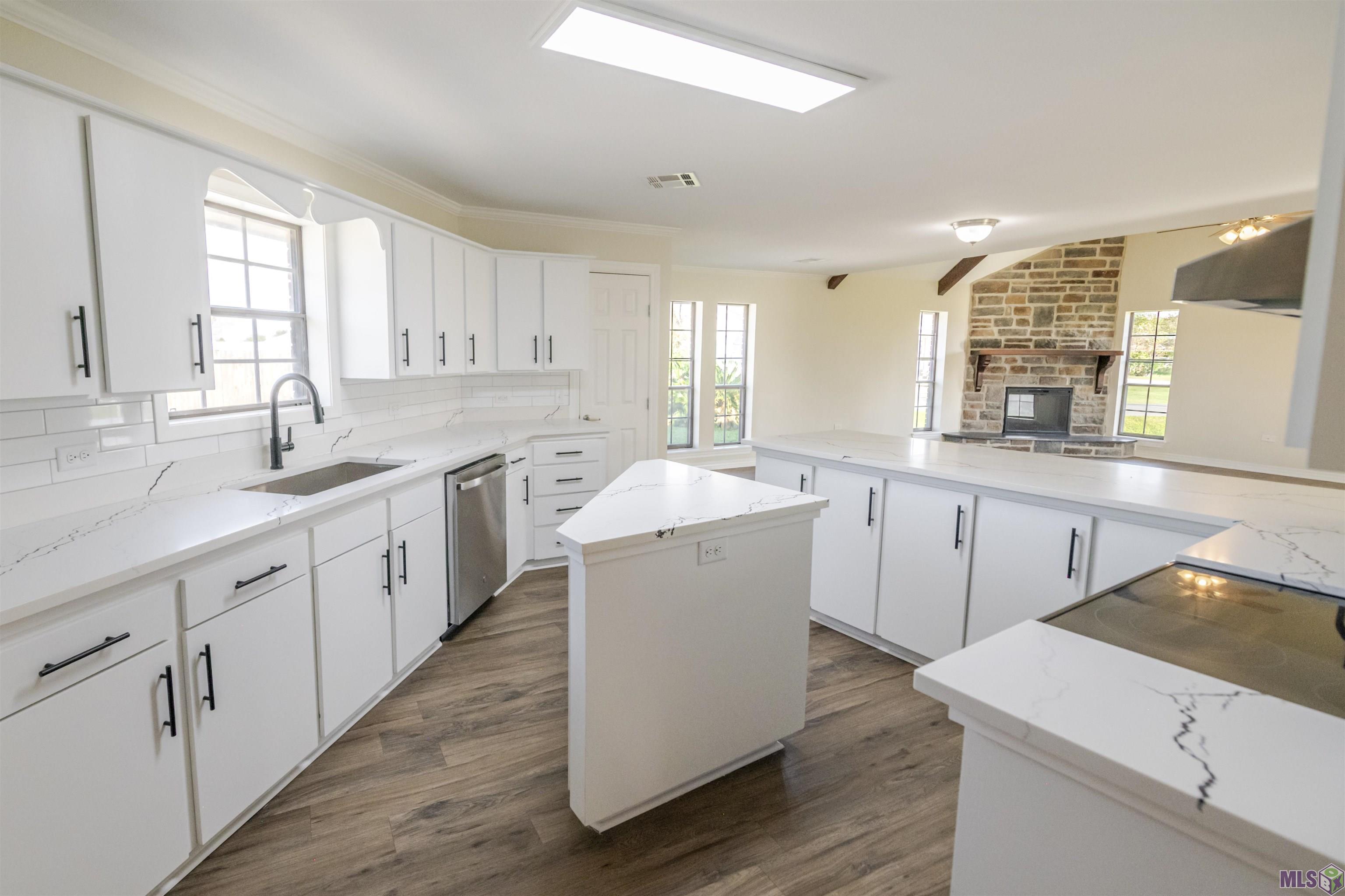 277 East 89th Street Cut Off, LA 70345 - Photo 7 of 29 Kitchen View 2