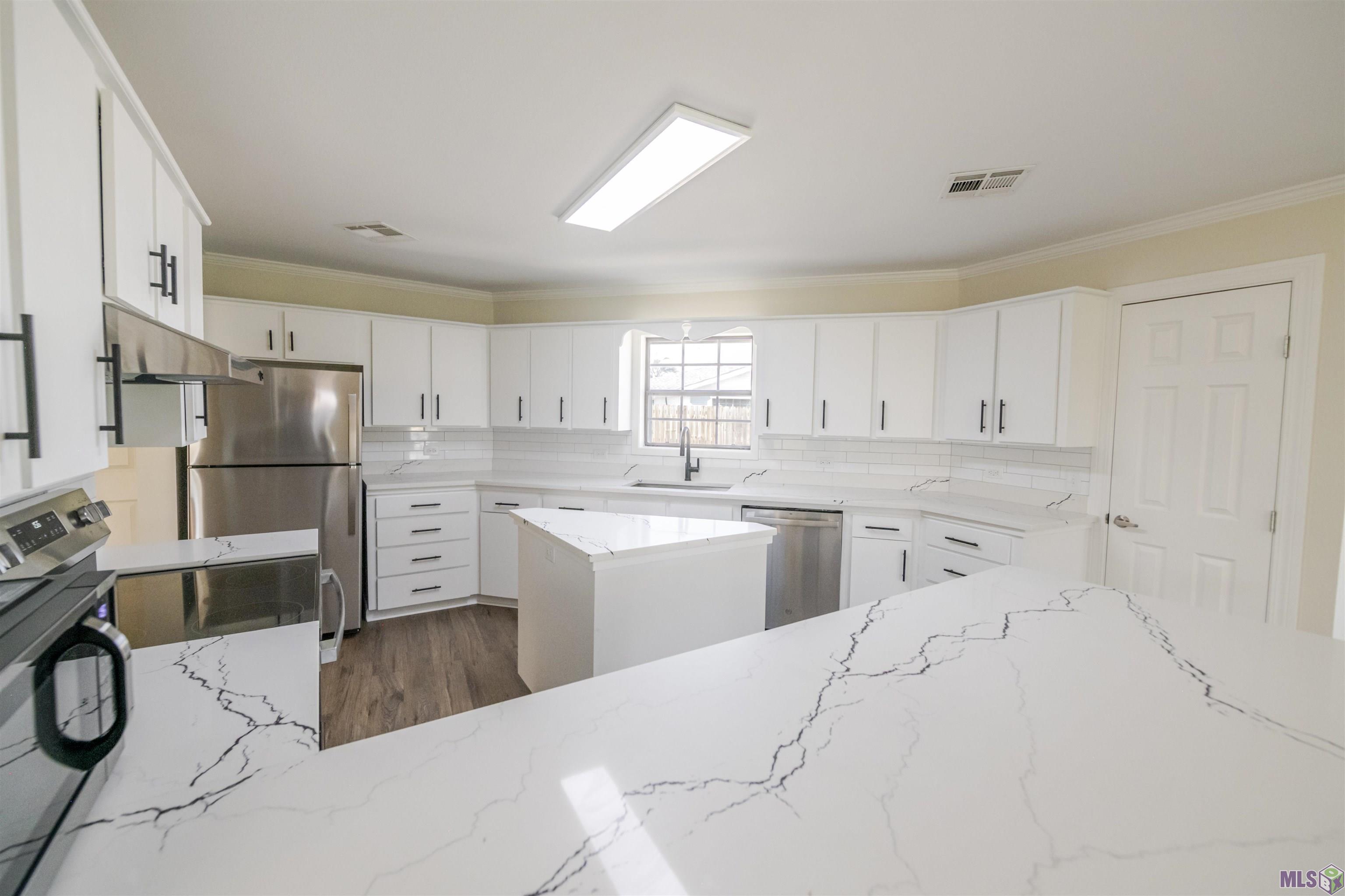 277 East 89th Street Cut Off, LA 70345 - Photo 8 of 29 Kitchen View 3