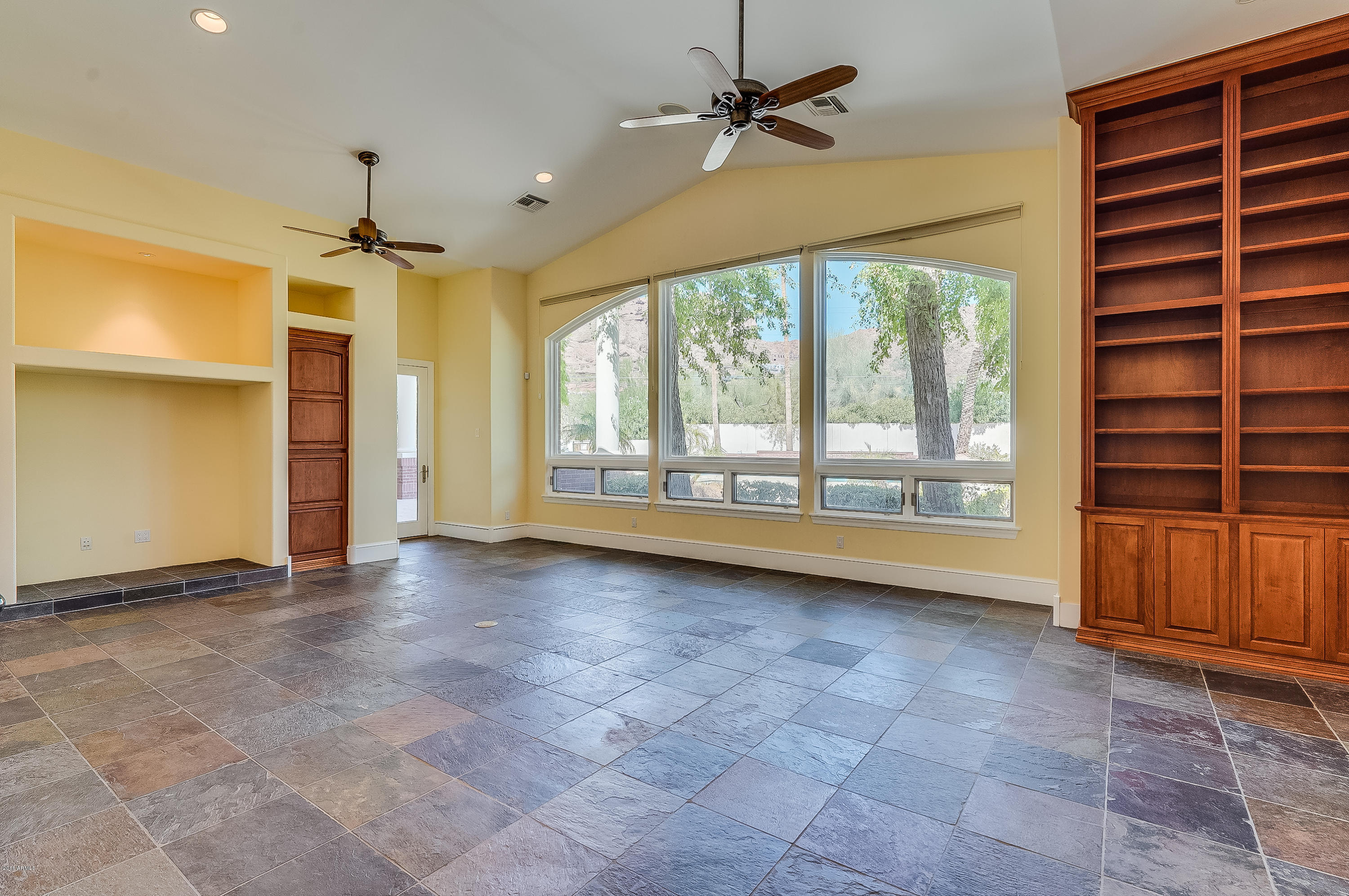 5015 North Camelhead Road Phoenix, AZ 85018 - Photo 17 of 32 Camelhead-37