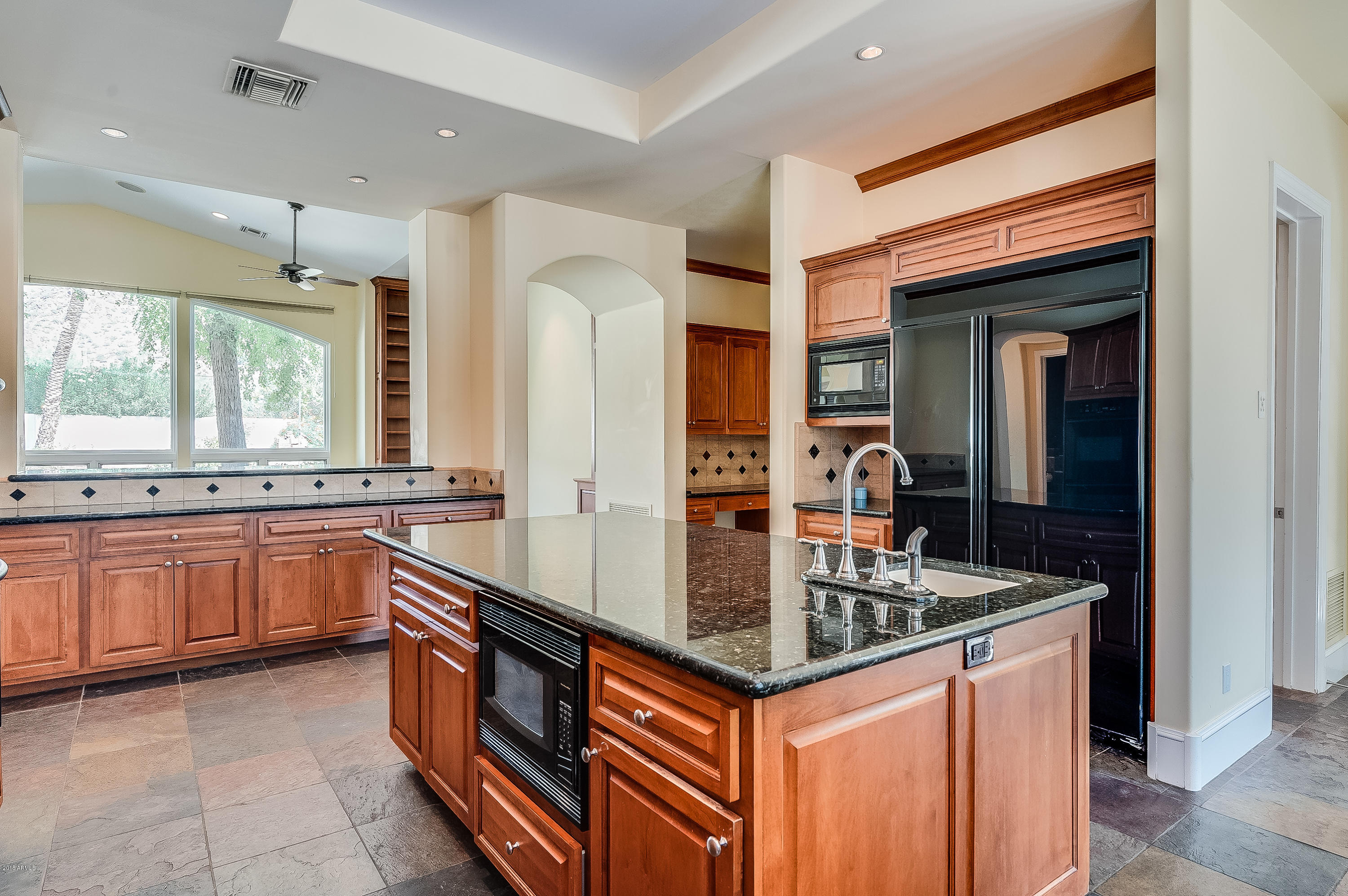 5015 North Camelhead Road Phoenix, AZ 85018 - Photo 19 of 32 Camelhead-32