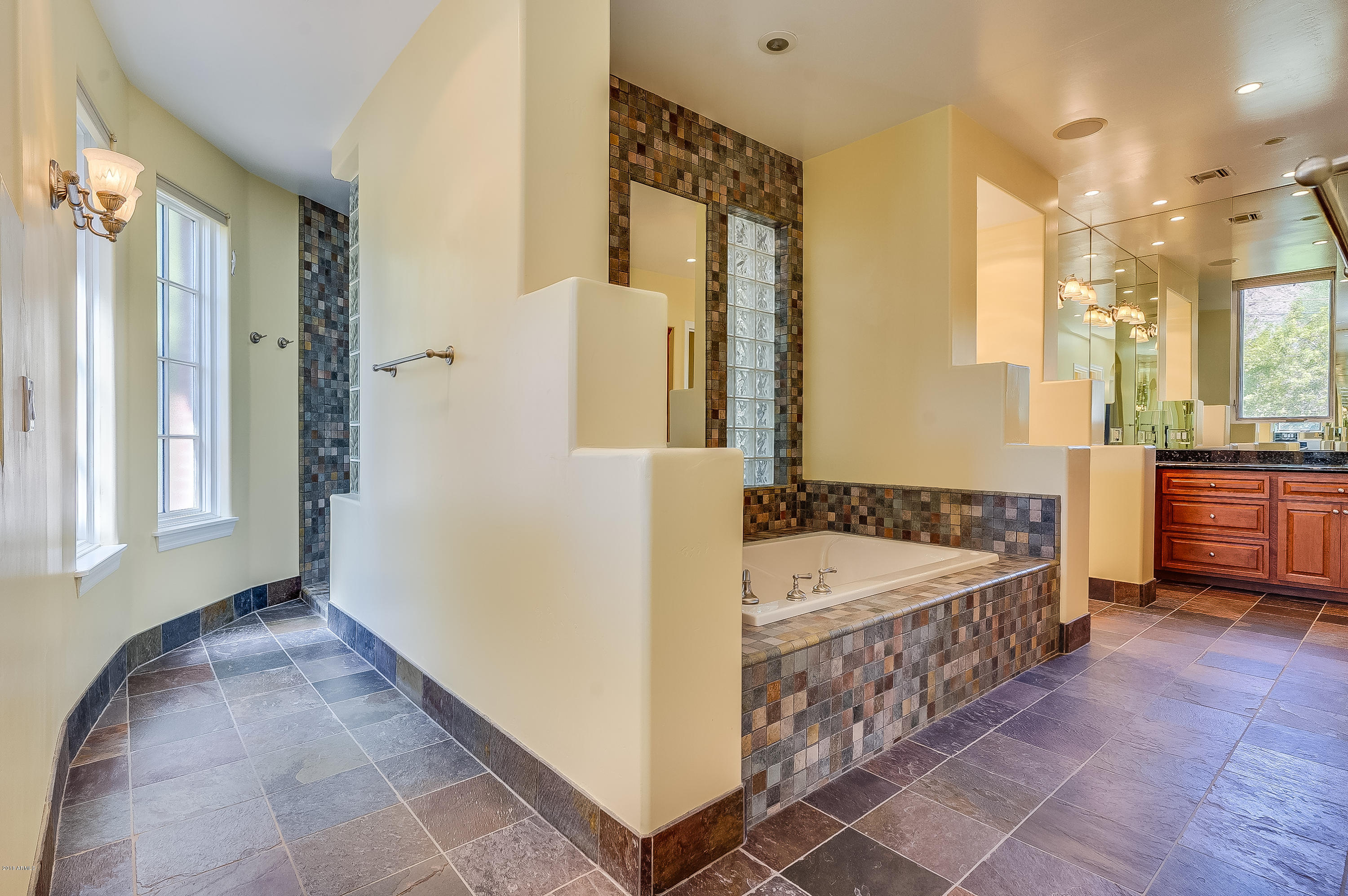 5015 North Camelhead Road Phoenix, AZ 85018 - Photo 24 of 32 Camelhead-63