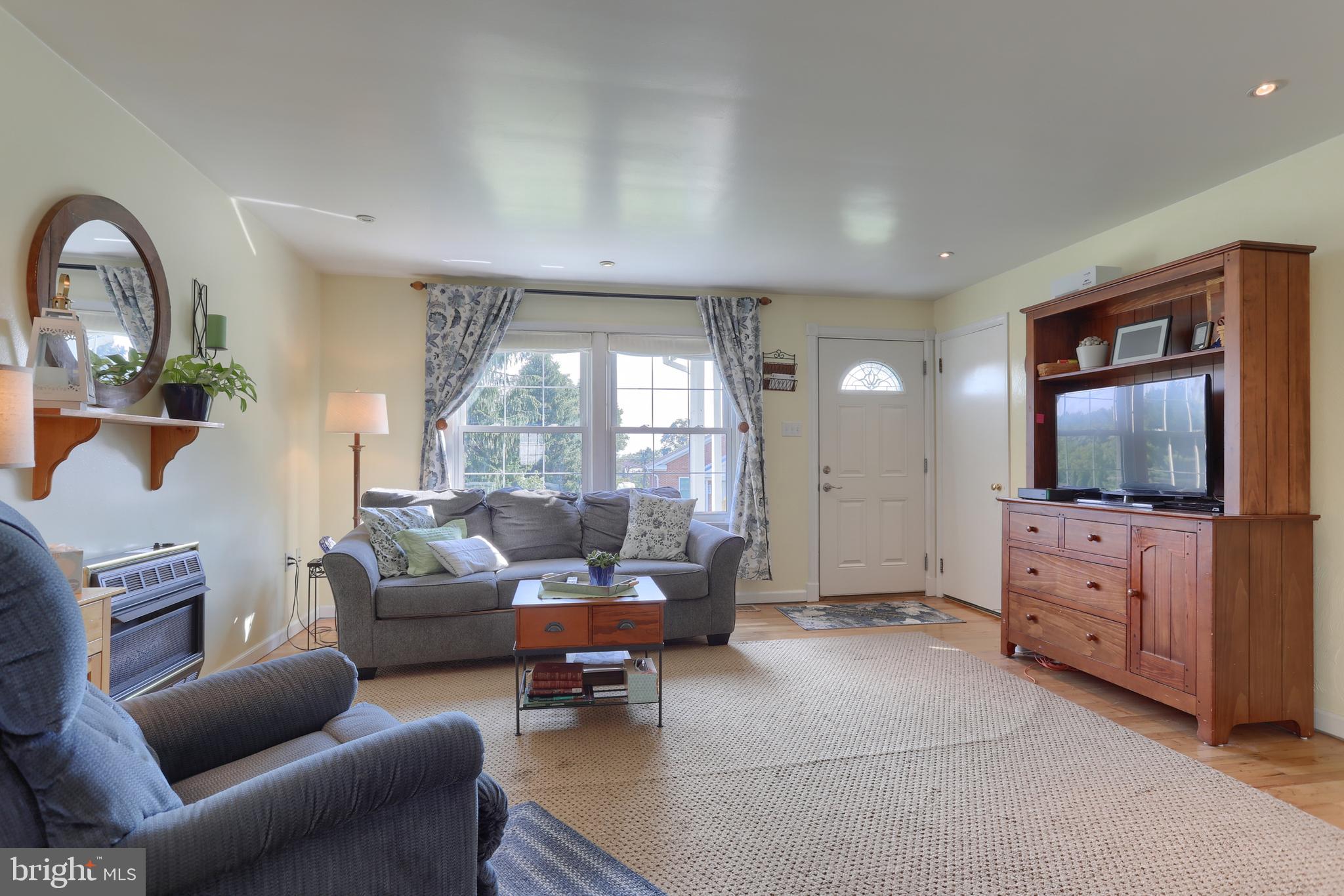 912 Wilhelm Road Harrisburg, PA 17111 - Photo 5 of 32 Gallery Image 5