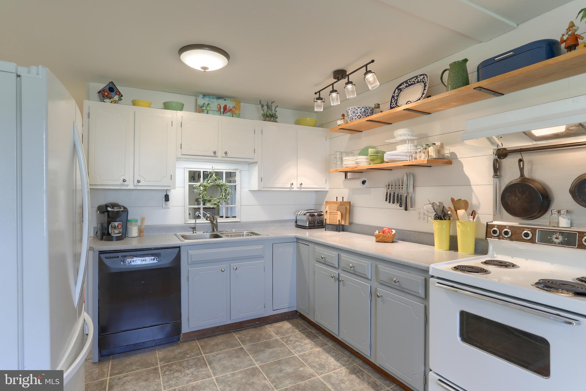 912 Wilhelm Road Harrisburg, PA 17111 - Photo 10 of 32 Gallery Image 10