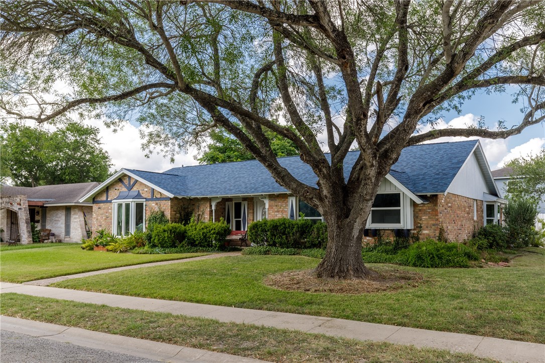 4401 Bluefield Drive Corpus Christi, TX 78413 - Photo 2 of 25 a front view of a house with a garden