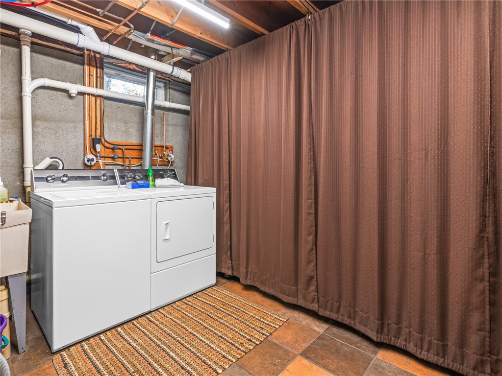 536 Douglas Hook Road Glocester, RI 02814 - Photo 29 of 42 Laundry area