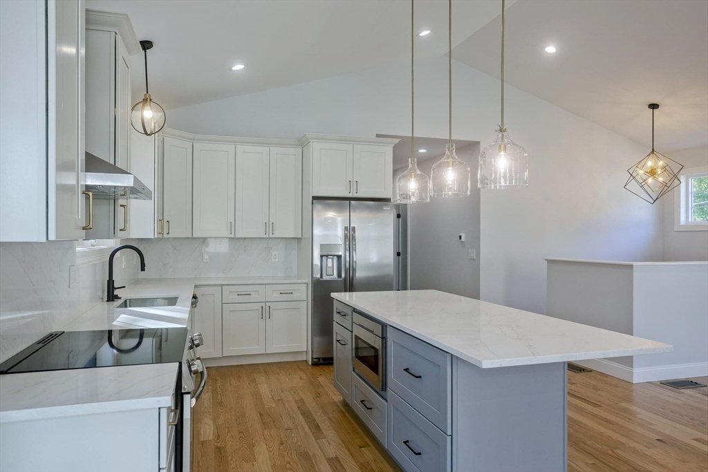 55 Woodrow Street Springfield, MA 01119 - Photo 3 of 37