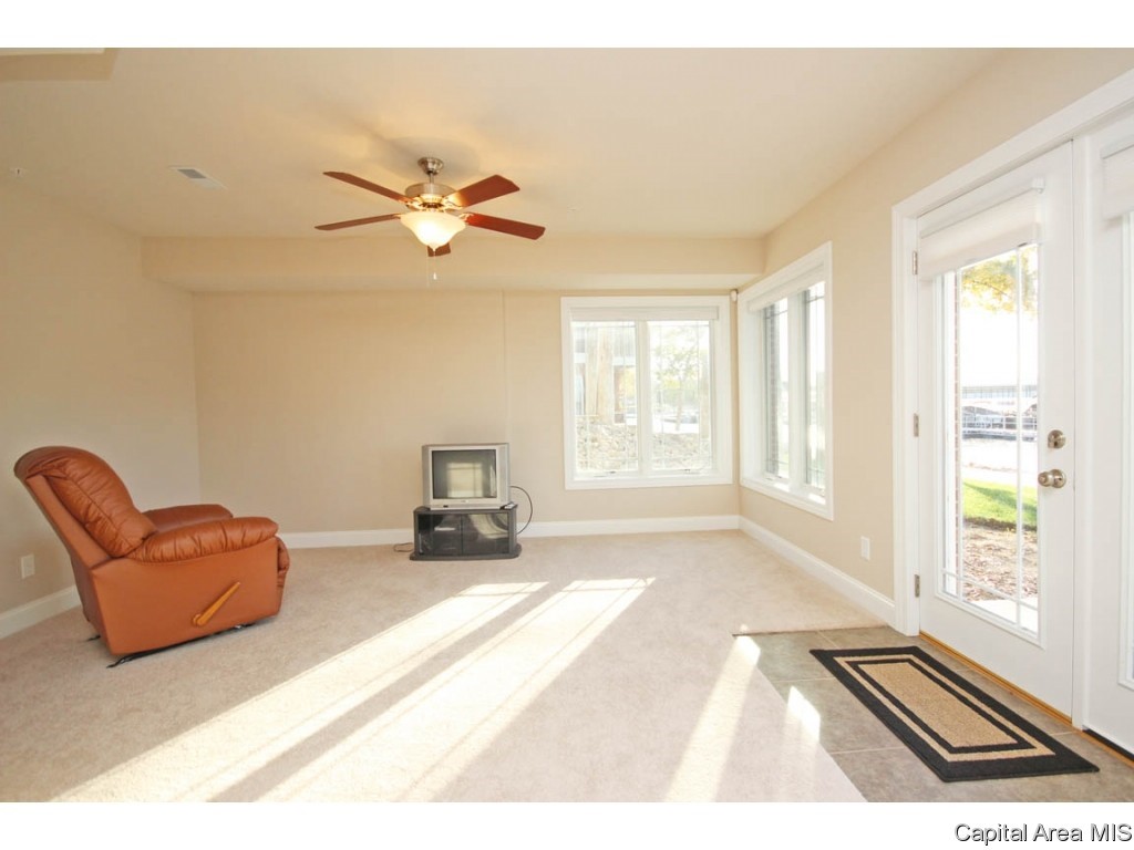 9 Waters Edge Boulevard, Unit 12 Springfield, IL 62712 - Photo 30 of 35 Gallery Image 30