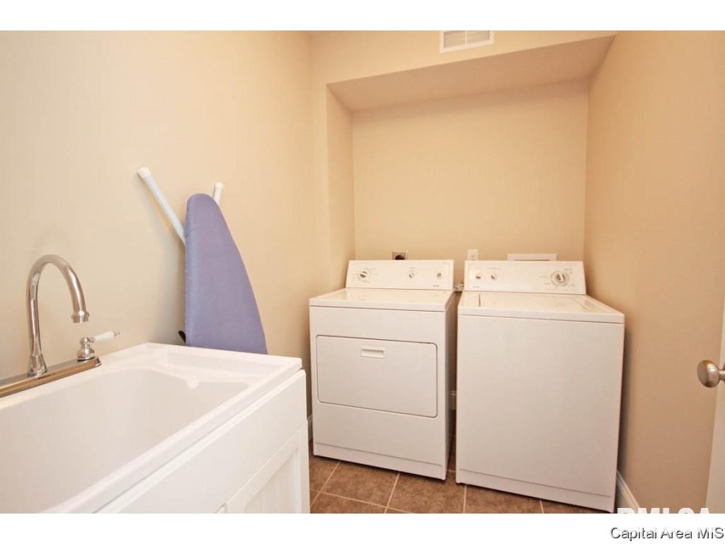 9 Waters Edge Boulevard, Unit 12 Springfield, IL 62712 - Photo 31 of 35 Gallery Image 31