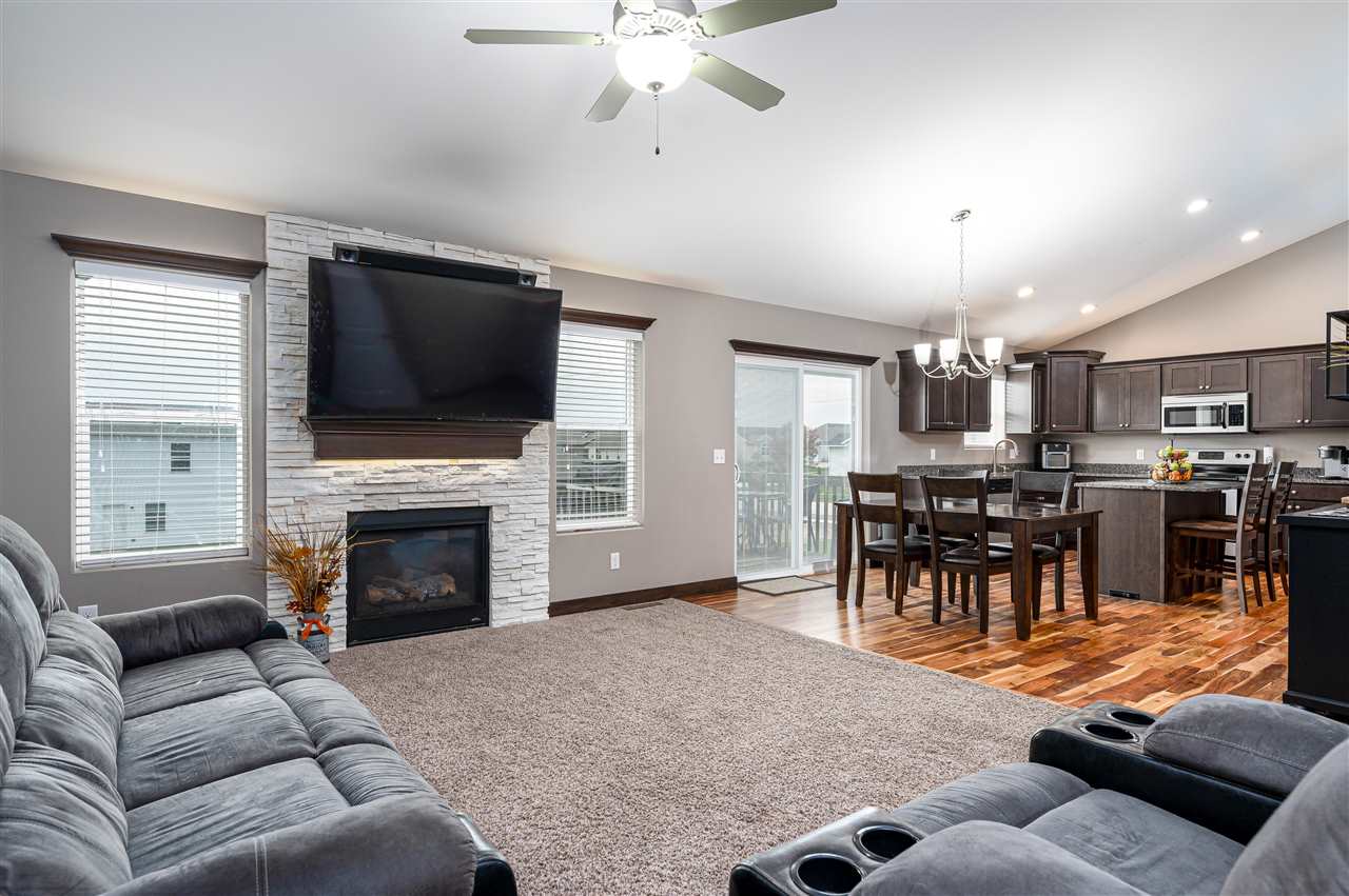 5319 Ruhd Street Southwest Cedar Rapids, IA 52404 - Photo 3 of 28 Gallery Image 3
