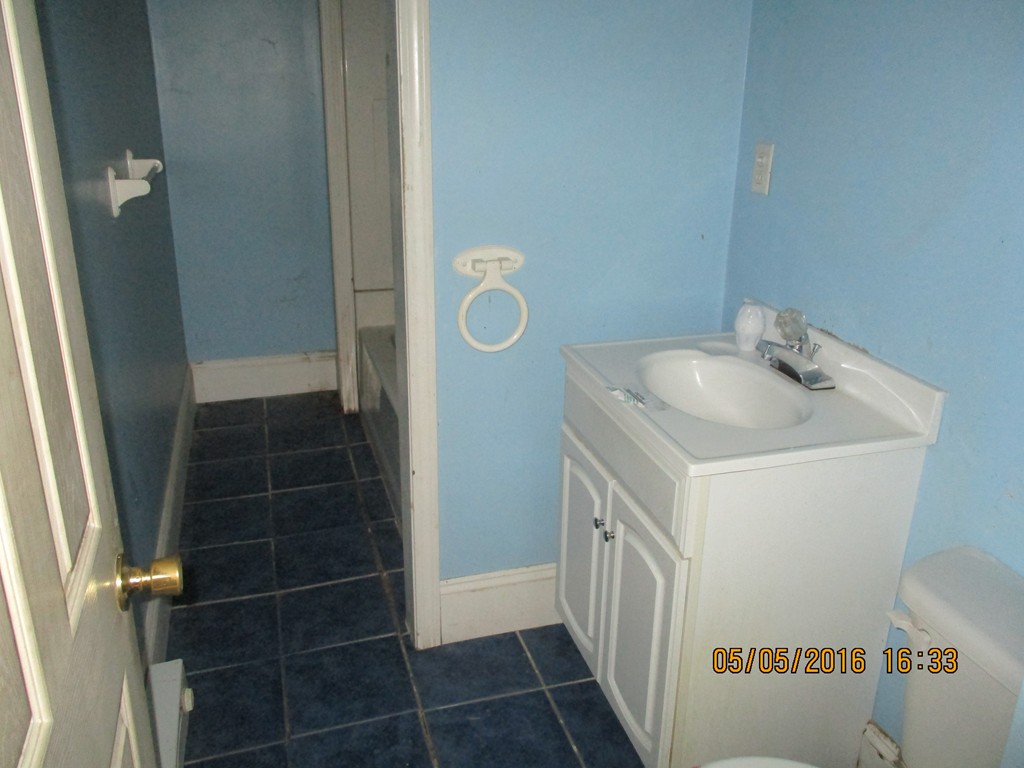 69-71 Bloomfield Street Springfield, MA 01108 - Photo 10 of 25 Gallery Image 10