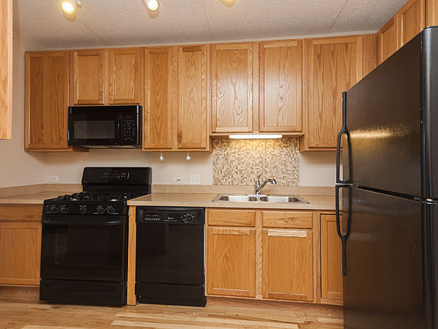 515 Main Street, Unit 707 Evanston, IL 60202 - Photo 7 of 12 a kitchen with a refrigerator stove and microwave