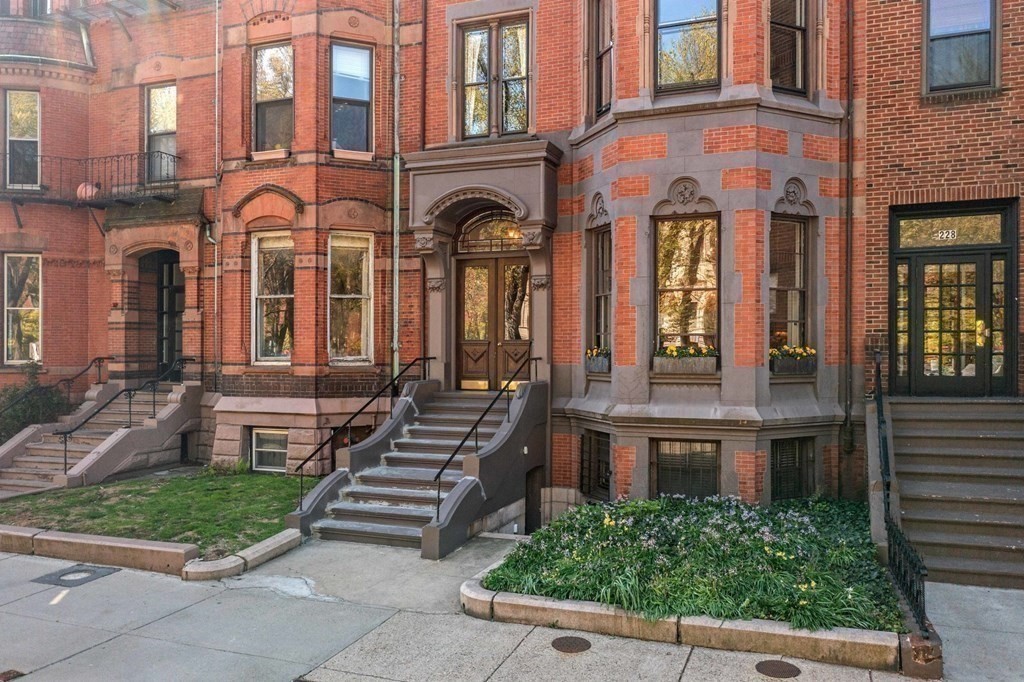 226 Commonwealth Avenue, Unit 1 Boston, MA 02116 - Photo 13 of 17 front view of a brick building