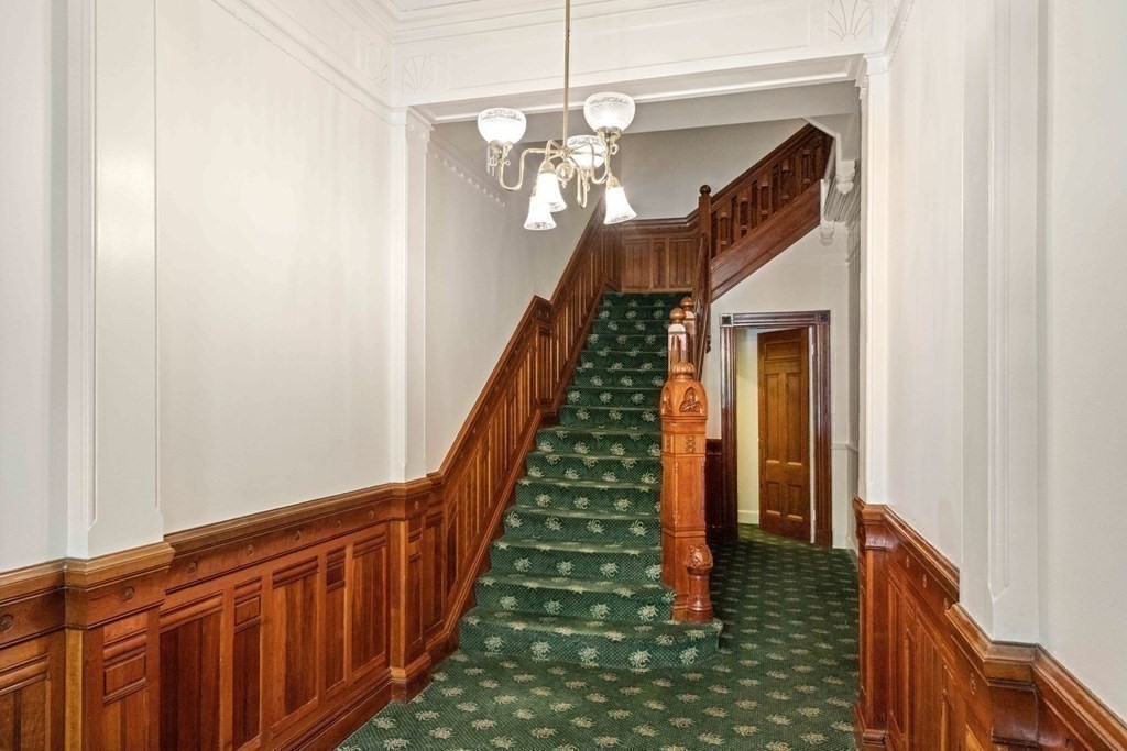 226 Commonwealth Avenue, Unit 1 Boston, MA 02116 - Photo 14 of 17 a view of entryway