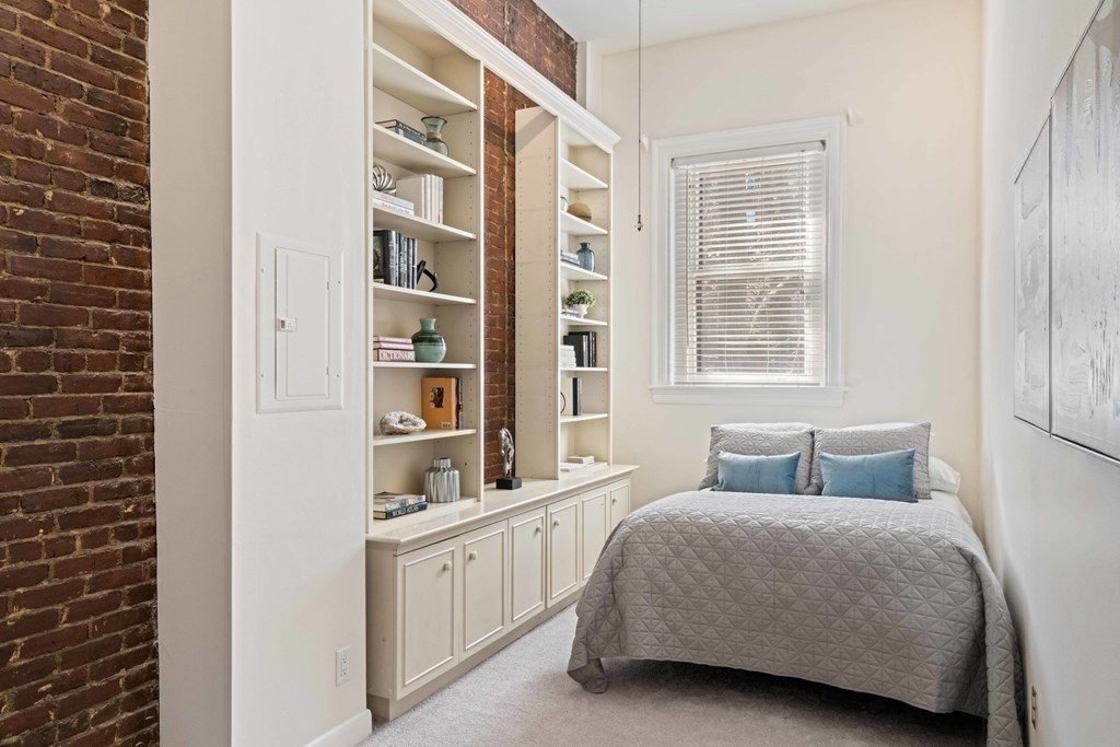 226 Commonwealth Avenue, Unit 1 Boston, MA 02116 - Photo 10 of 17 a bedroom with a bed and a window