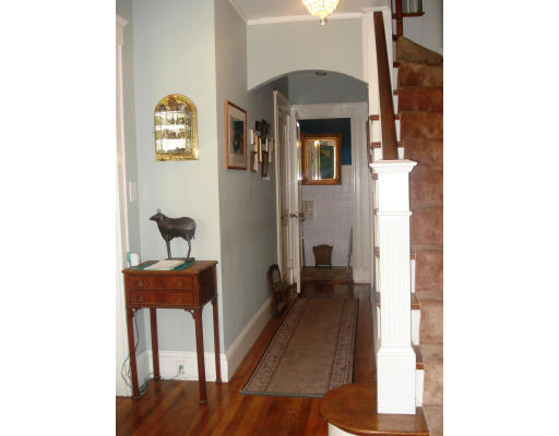 28 Standish Road Milton, MA 02186 - Photo 3 of 18 Gallery Image 3