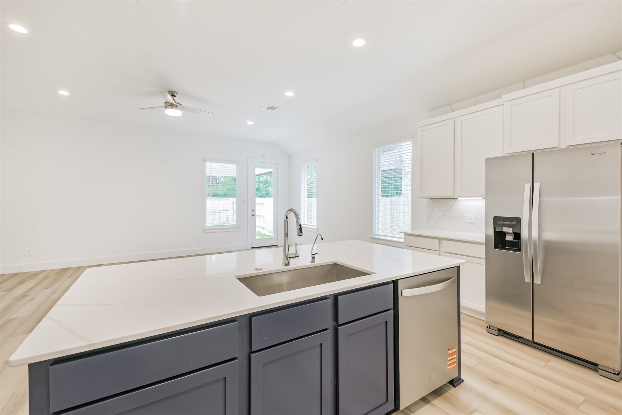 218 Springfield Terrace Drive Conroe, TX 77304 - Photo 10 of 39