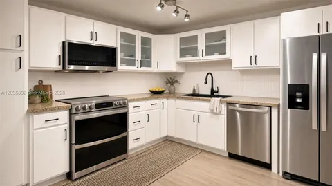 $4,950 | 900 Bay Drive, Unit 424, Miami Beach, FL 33141
