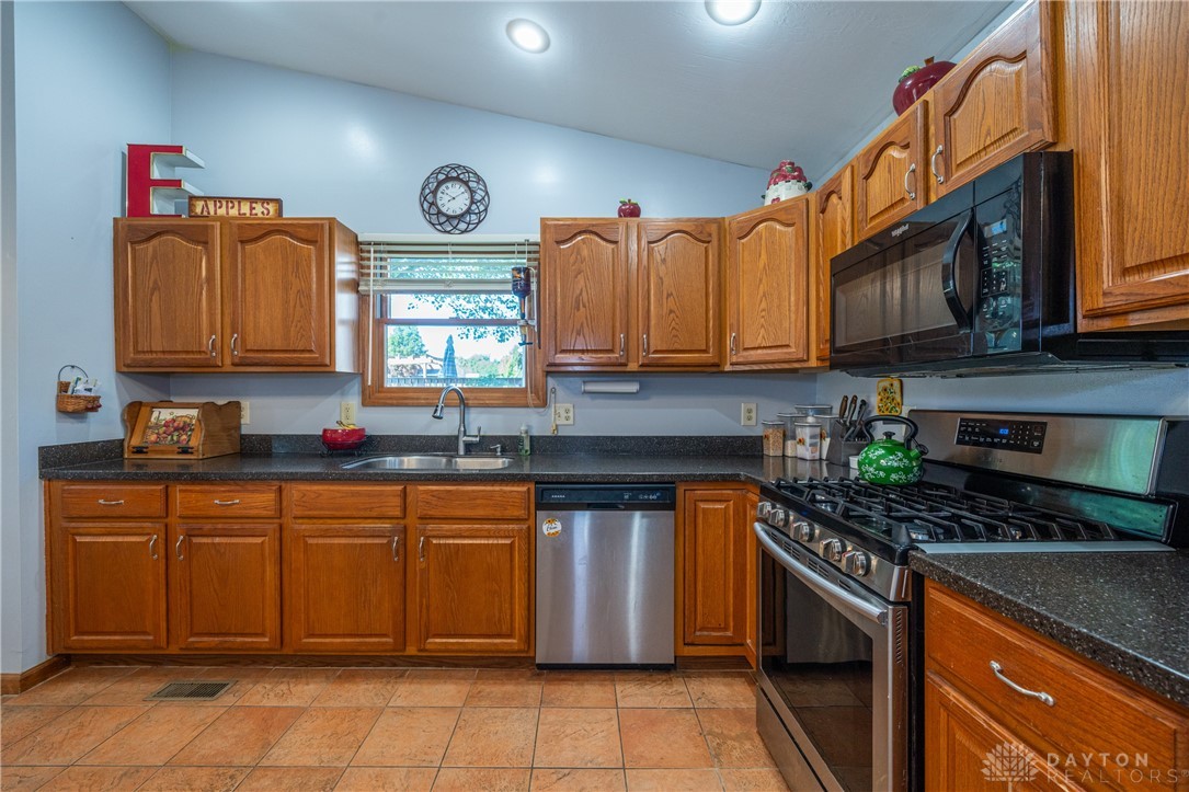 150 Locust View Way Troy, OH 45373 - Photo 18 of 44