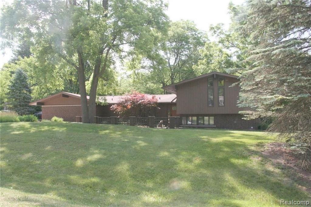 4887 Freer Street Rochester, MI 48306 - Photo 1 of 36