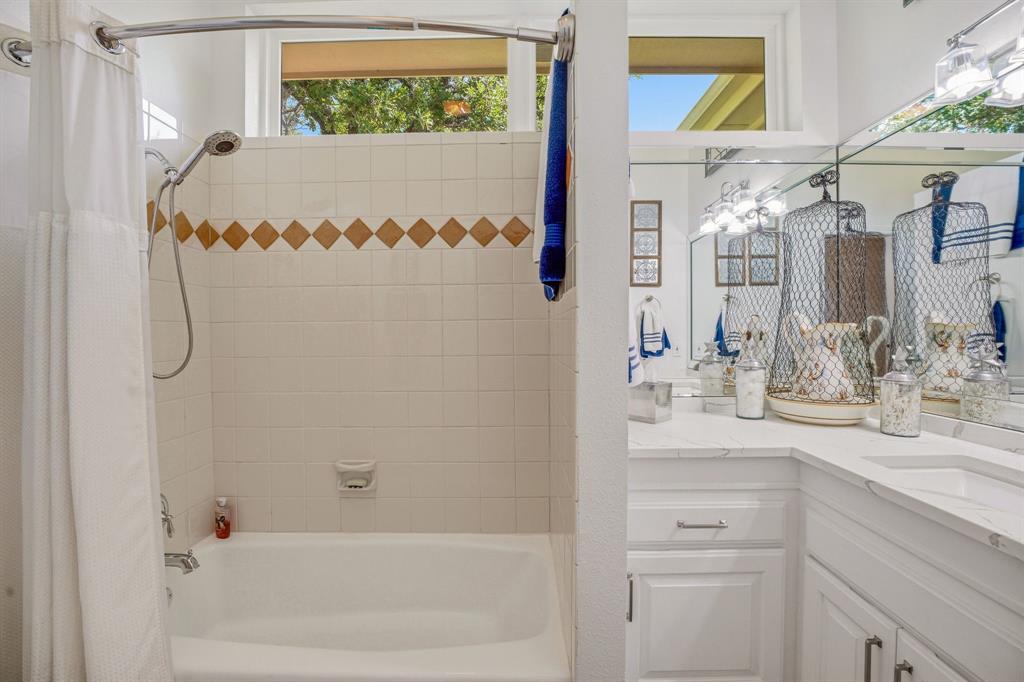 428 Timber Ridge Road Graham, TX 76450 - Photo 21 of 37 Tub shower combination
