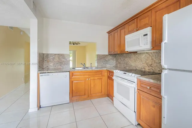 $1,925 | 9022 Northwest 28th Drive, Unit 2311, Coral Springs, FL 33065