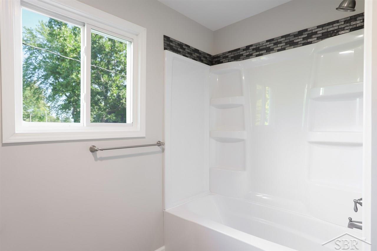 4664 Locust Road Saginaw, MI 48604 - Photo 21 of 39 50024908-20.JPG