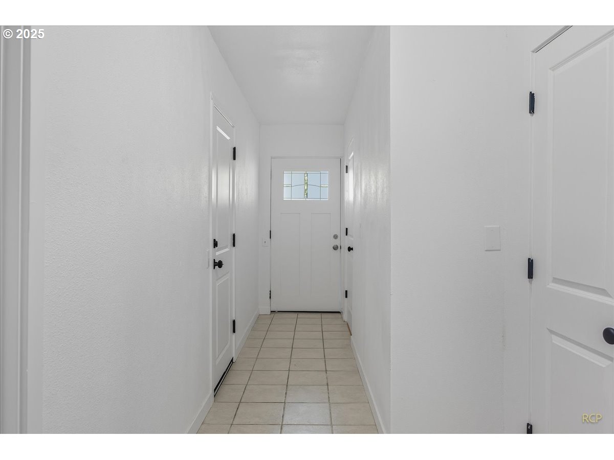 11420 Southeast Clinton Street Portland, OR 97266 - Photo 12 of 34 a view of an empty room