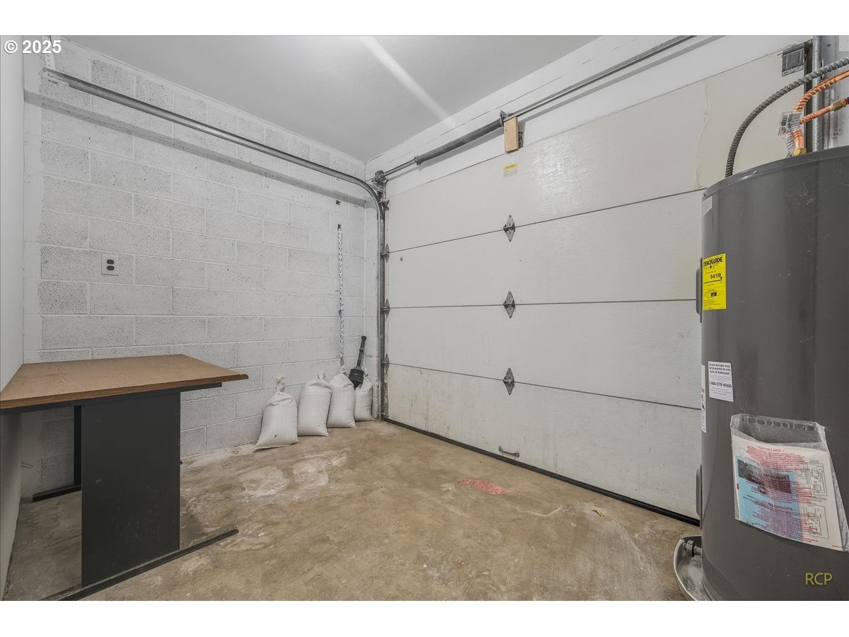 11420 Southeast Clinton Street Portland, OR 97266 - Photo 15 of 34 a view of a garage