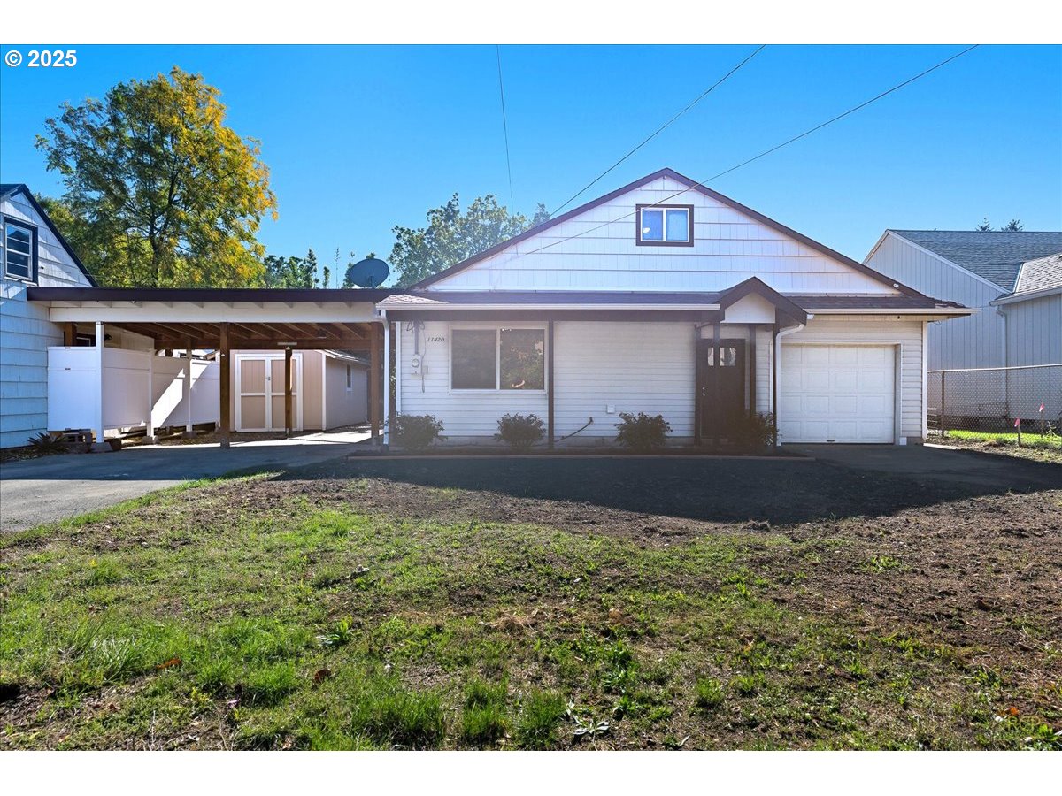 11420 Southeast Clinton Street Portland, OR 97266 - Photo 2 of 34 a front view of a house with a garden