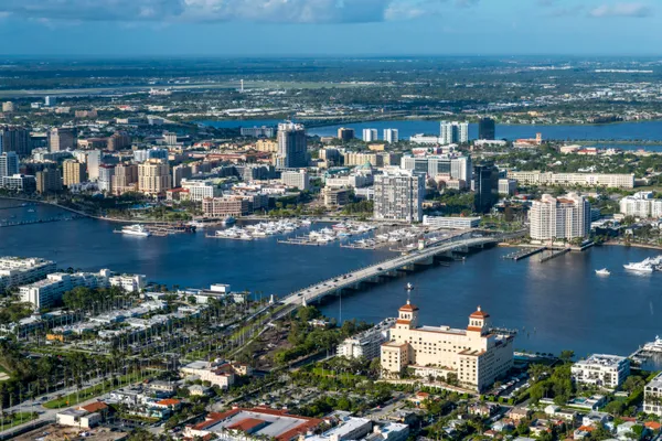 $1,380,000 | 170 North Ocean Boulevard, Unit 411, Palm Beach, FL 33480