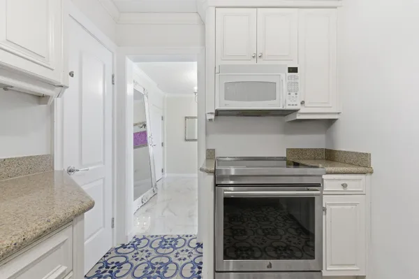 $1,380,000 | 170 North Ocean Boulevard, Unit 411, Palm Beach, FL 33480