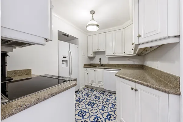 $1,380,000 | 170 North Ocean Boulevard, Unit 411, Palm Beach, FL 33480