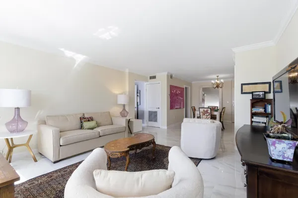 $1,380,000 | 170 North Ocean Boulevard, Unit 411, Palm Beach, FL 33480