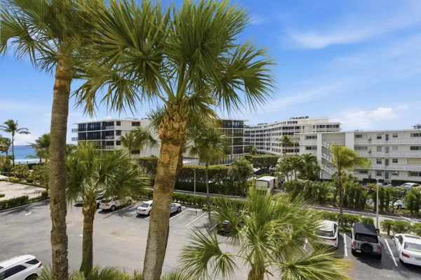 $1,380,000 | 170 North Ocean Boulevard, Unit 411, Palm Beach, FL 33480