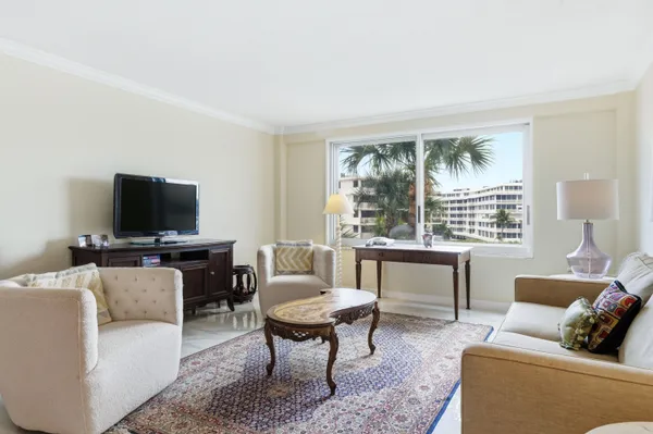 $1,380,000 | 170 North Ocean Boulevard, Unit 411, Palm Beach, FL 33480