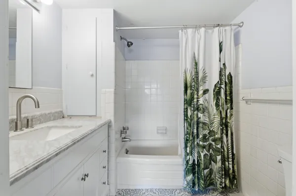 $1,380,000 | 170 North Ocean Boulevard, Unit 411, Palm Beach, FL 33480