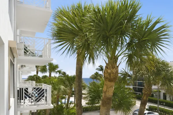 $1,380,000 | 170 North Ocean Boulevard, Unit 411, Palm Beach, FL 33480