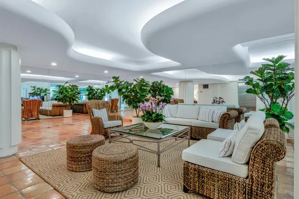 $1,380,000 | 170 North Ocean Boulevard, Unit 411, Palm Beach, FL 33480