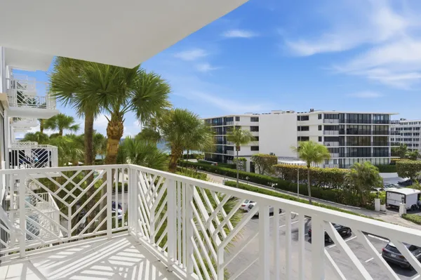 $1,380,000 | 170 North Ocean Boulevard, Unit 411, Palm Beach, FL 33480