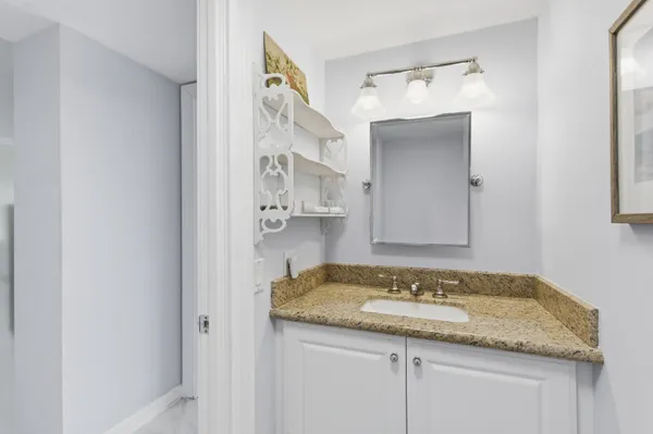 $1,380,000 | 170 North Ocean Boulevard, Unit 411, Palm Beach, FL 33480