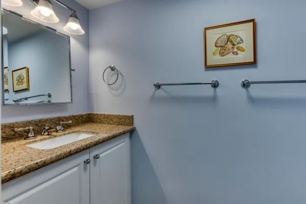 $1,380,000 | 170 North Ocean Boulevard, Unit 411, Palm Beach, FL 33480