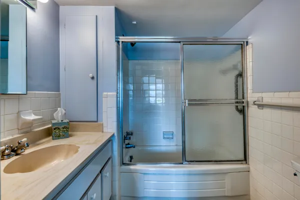 $1,380,000 | 170 North Ocean Boulevard, Unit 411, Palm Beach, FL 33480