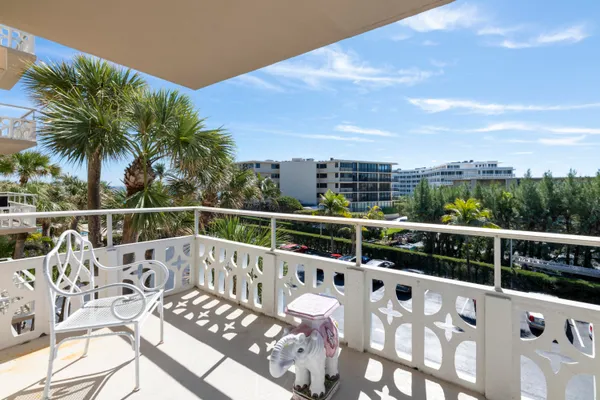 $1,380,000 | 170 North Ocean Boulevard, Unit 411, Palm Beach, FL 33480
