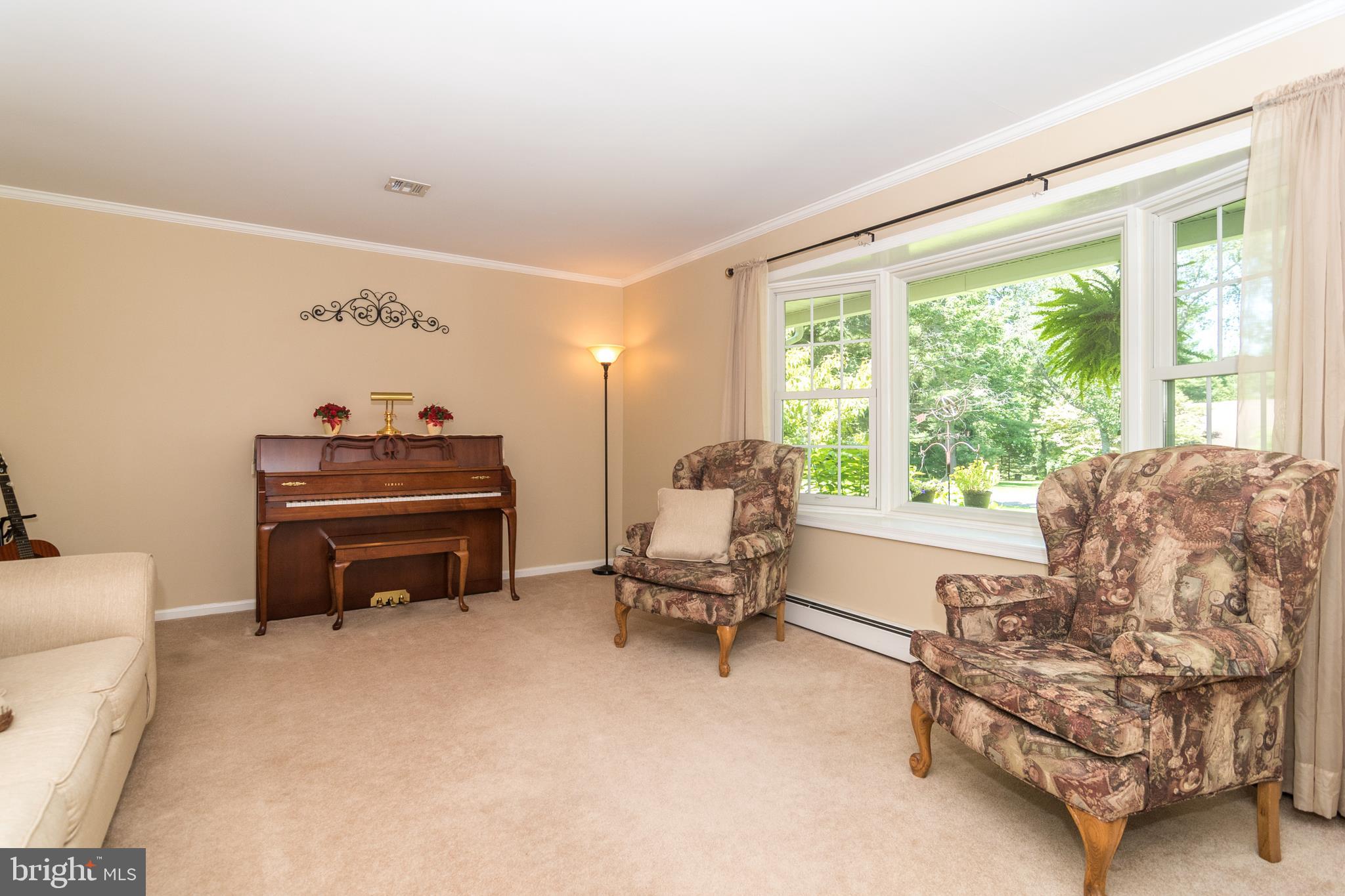 129 Pine Valley Road Doylestown, PA 18901 - Photo 4 of 21 Living Room