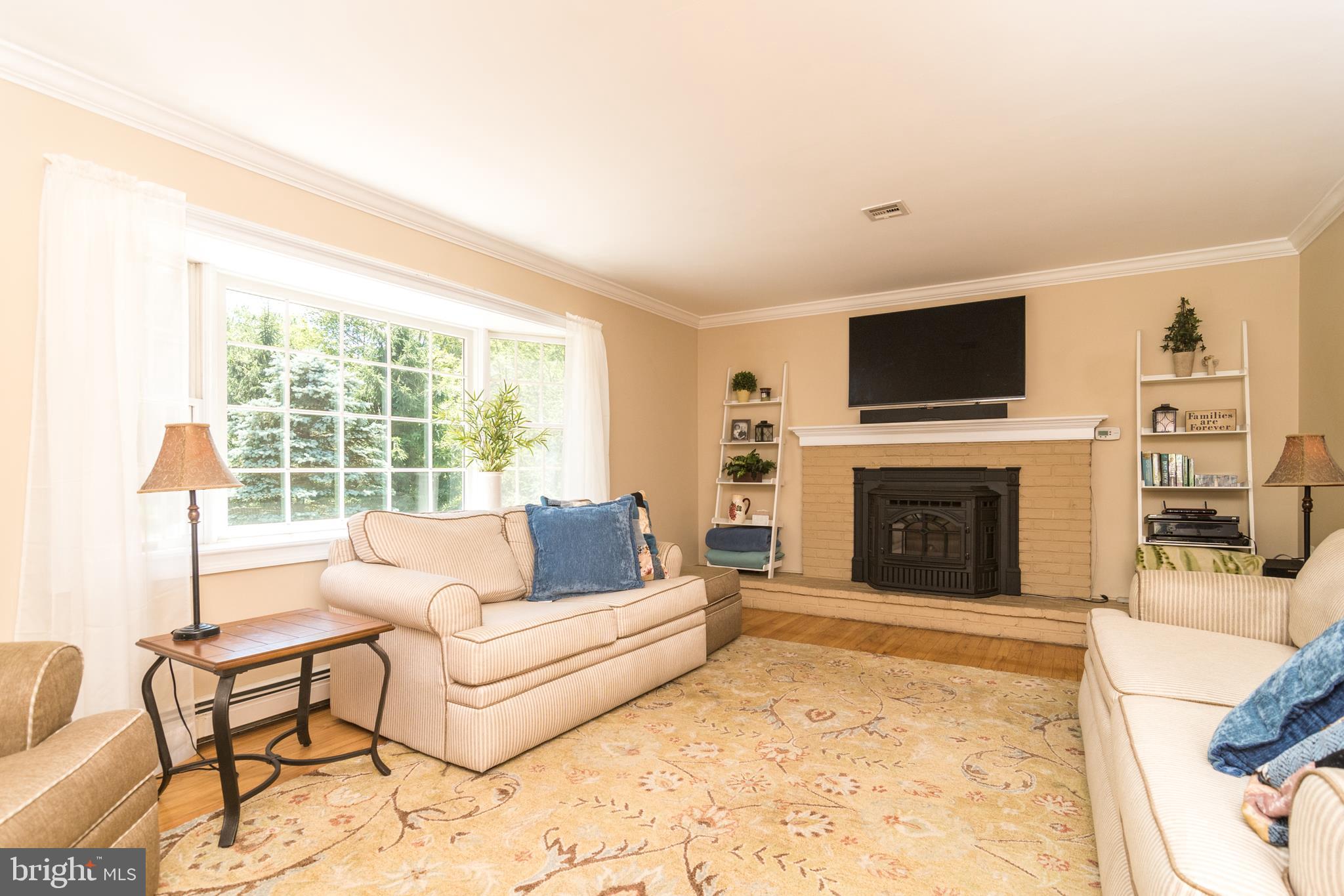 129 Pine Valley Road Doylestown, PA 18901 - Photo 6 of 21 Family Room