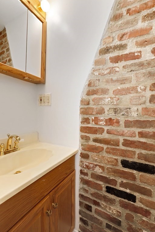 202 Van Norden Road Reading, MA 01867 - Photo 12 of 39 Gallery Image 12