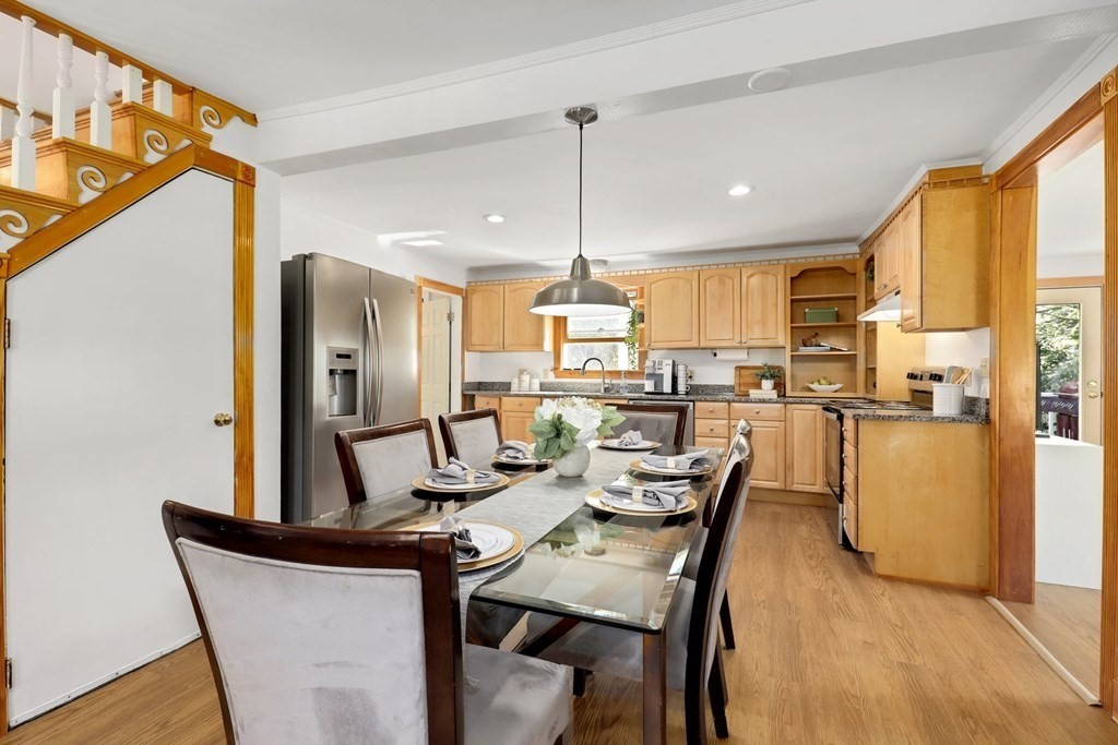 202 Van Norden Road Reading, MA 01867 - Photo 5 of 39 Gallery Image 5