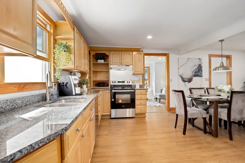202 Van Norden Road Reading, MA 01867 - Photo 9 of 39 Gallery Image 9